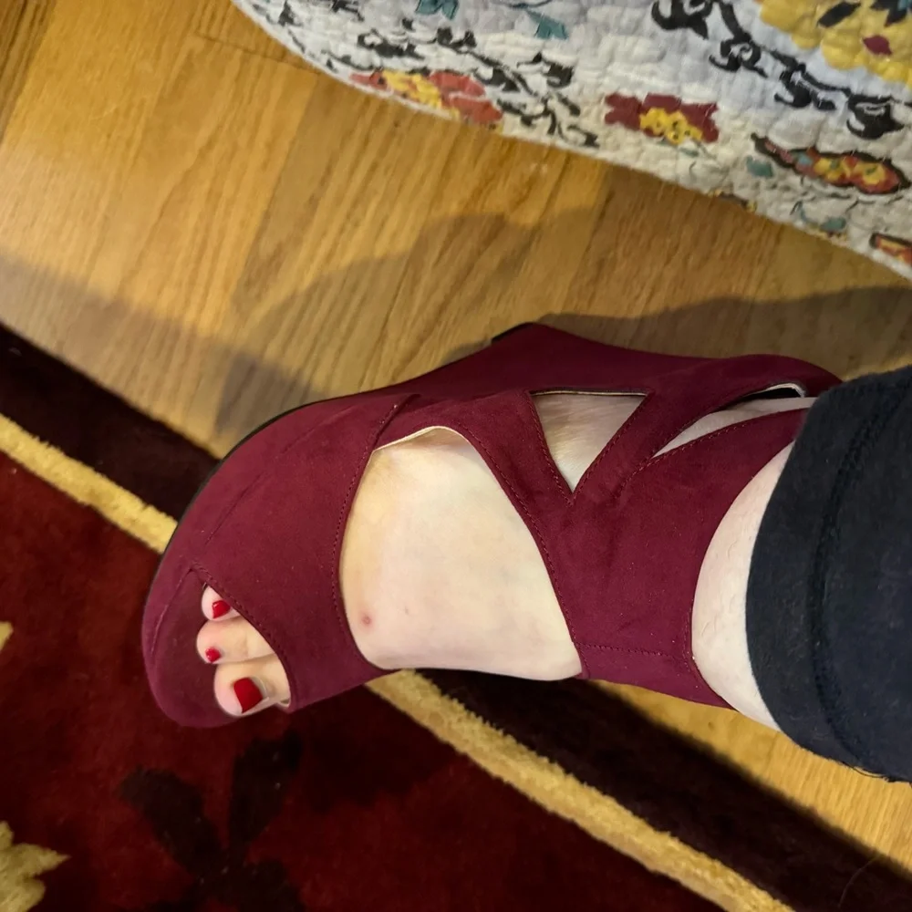 Guess Suede Platform Heels - Picture 4 of 6